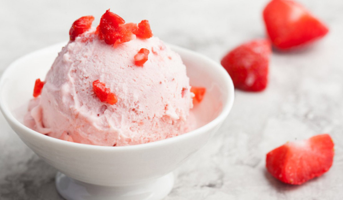 HELADO DE YOGUR Y FRUTILLA - INGREDIENTES (RINDE 8 PORCIONES)